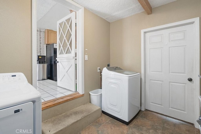 laundry area with laundry area, washer / clothes dryer, and a textured ceiling