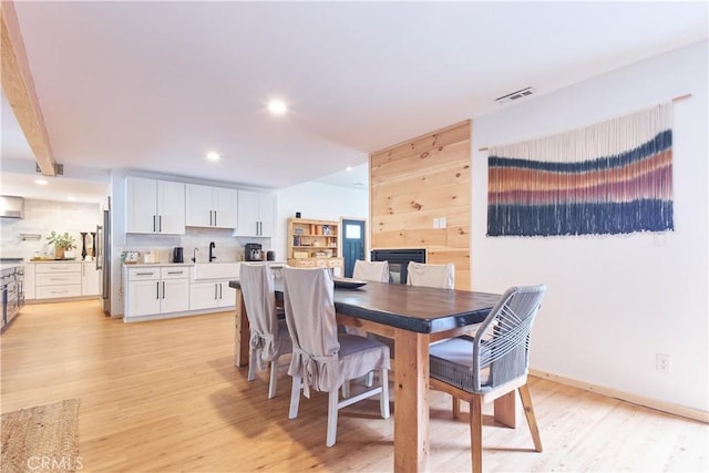 dining area featuring light wood-style flooring, visible vents, baseboards, and recessed lighting