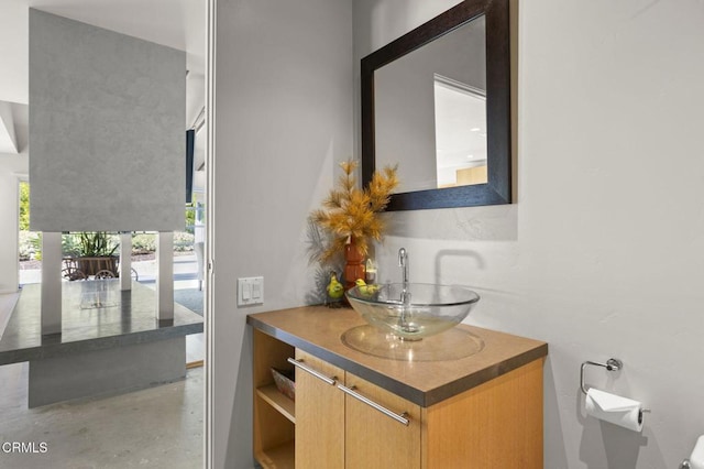 1037 Westridge Dr, Ventura, CA 93003 - bathroom featuring a healthy amount of sunlight and vanity