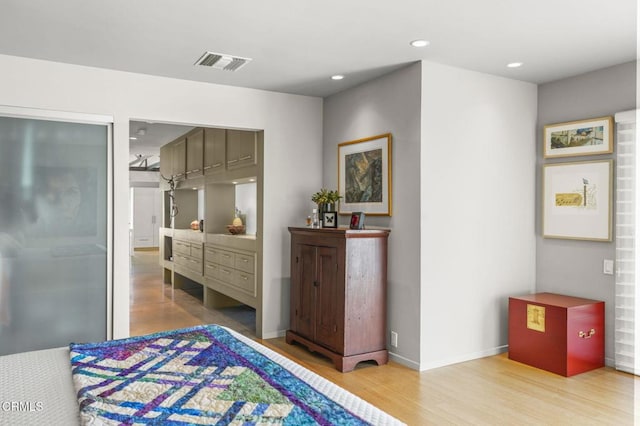 1037 Westridge Dr, Ventura, CA 93003 - bedroom featuring light wood-type flooring, baseboards, visible vents, and recessed lighting