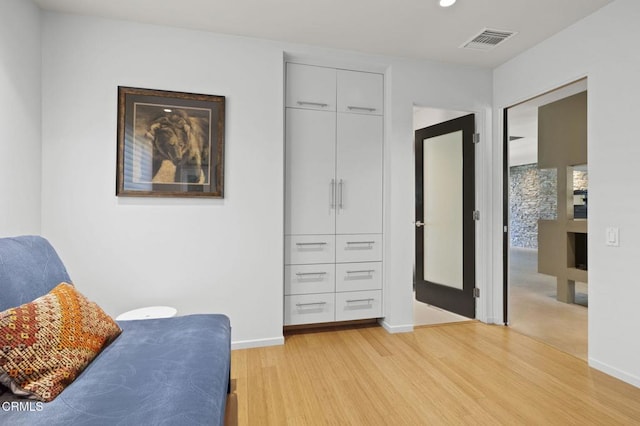 1037 Westridge Dr, Ventura, CA 93003 - bedroom featuring light wood-type flooring, baseboards, visible vents, and recessed lighting