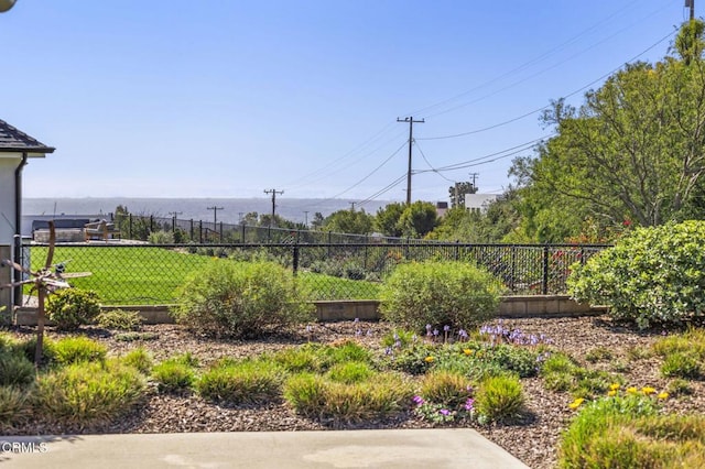 1037 Westridge Dr, Ventura, CA 93003 - view of yard with fence