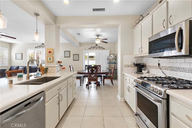 kitchen featuring ceiling fan, stainless steel appliances, a sink, and visible vents