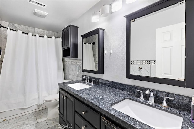 bathroom with visible vents, a sink, toilet, and shower / bath combo with shower curtain