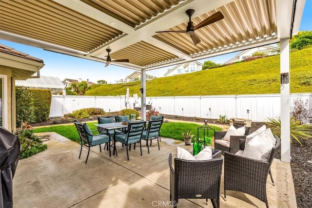 view of patio / terrace featuring an outdoor hangout area, outdoor dining area, a fenced backyard, and a ceiling fan