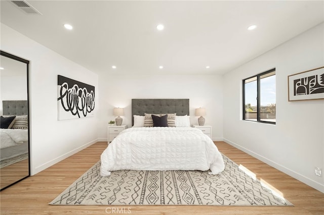 bedroom featuring light wood-type flooring, baseboards, visible vents, and recessed lighting