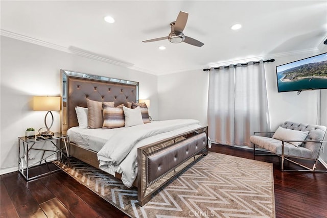 bedroom featuring hardwood / wood-style floors, recessed lighting, crown molding, baseboards, and ceiling fan