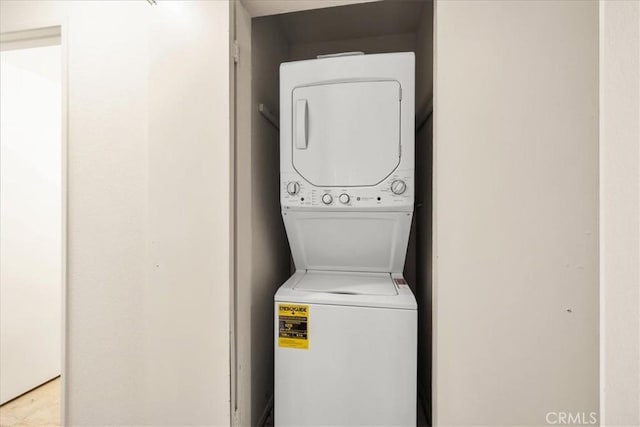 31200 Landau Blvd Unit 1404, Cathedral City, CA 92234 - laundry area featuring estacked washer and dryer