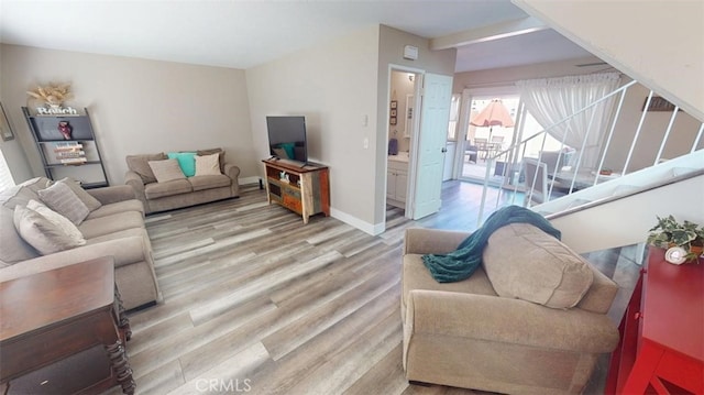 living area featuring light wood-type flooring and baseboards