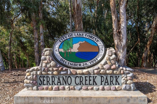 view of community / neighborhood sign