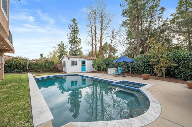 view of pool featuring a patio, an outdoor structure, a fenced backyard, and a pool with connected hot tub