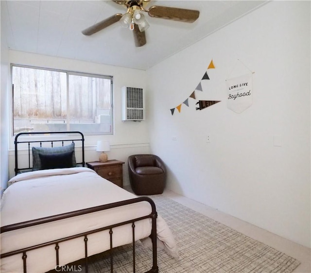 bedroom featuring a ceiling fan