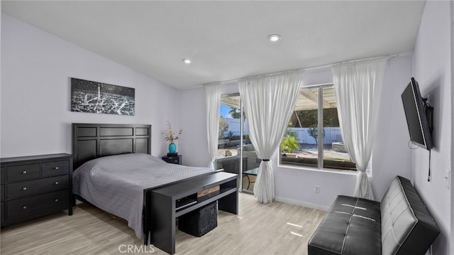 bedroom featuring vaulted ceiling, light wood-style flooring, recessed lighting, and baseboards