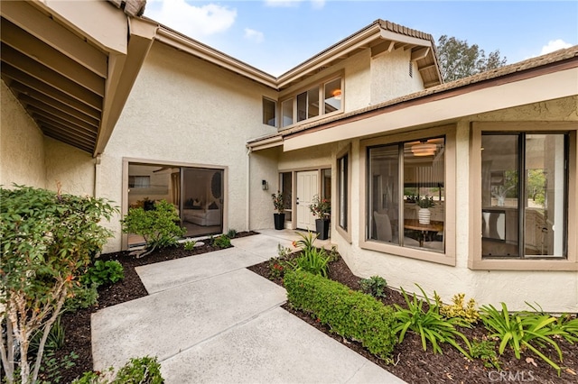 entrance to property with stucco siding