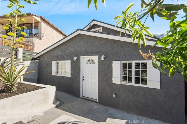 view of front facade with stucco siding