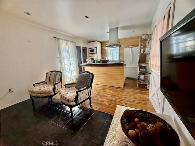 sitting room featuring baseboards