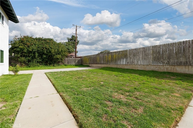 view of yard featuring a fenced backyard