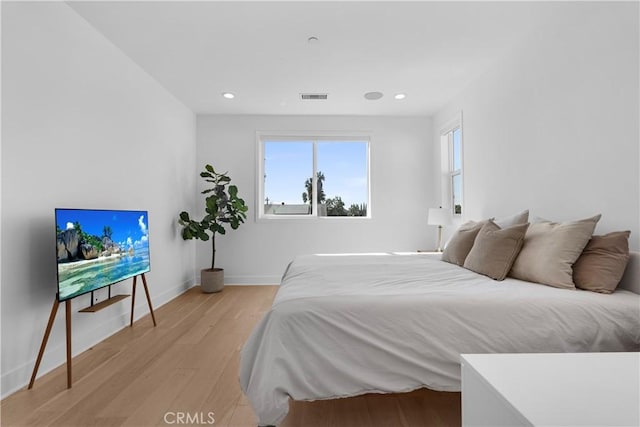 bedroom featuring visible vents, recessed lighting, baseboards, and light wood-style floors