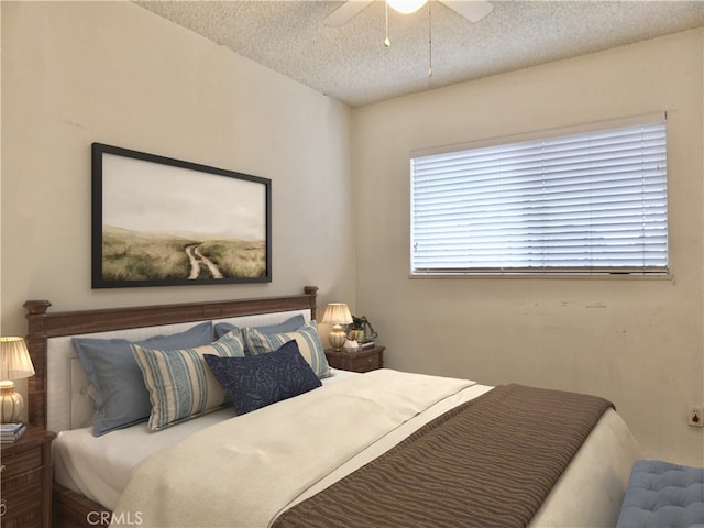 bedroom featuring ceiling fan and a textured ceiling