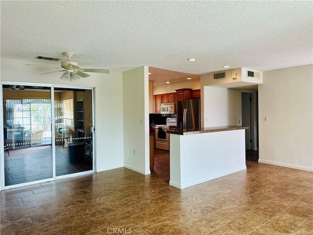 28821 Del Monte Dr, Menifee, CA 92586 - photo 18