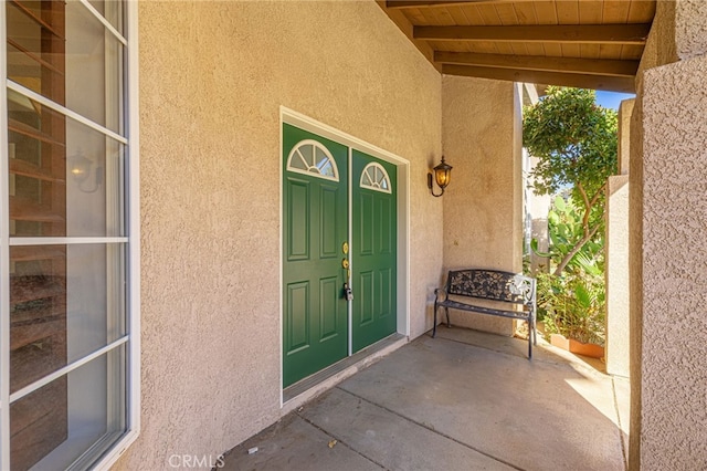 view of exterior entry with stucco siding