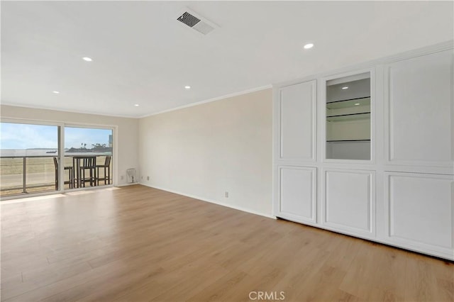 interior space featuring light wood-style floors, visible vents, crown molding, and recessed lighting