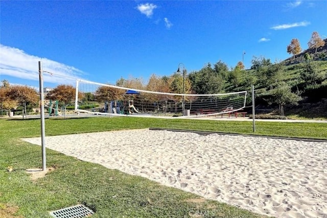 20900 Center St, Riverside, CA 92507 - view of property's community featuring a yard and volleyball court