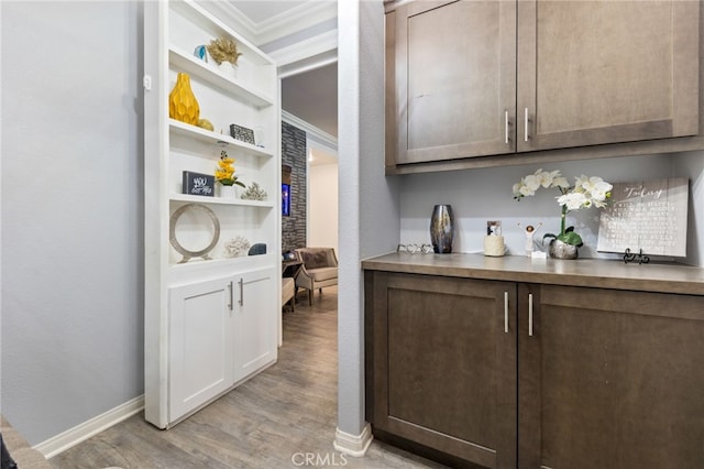 20900 Center St, Riverside, CA 92507 - bar area with crown molding and light wood finished floors