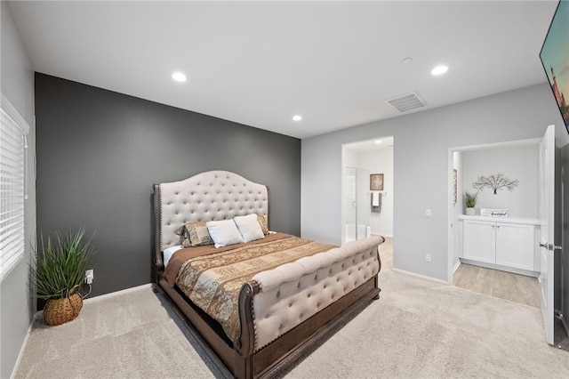 bedroom with visible vents, connected bathroom, baseboards, light colored carpet, and recessed lighting