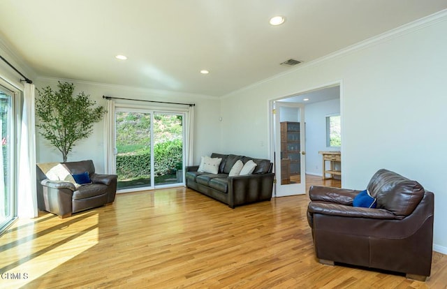 living area with light wood-type flooring, visible vents, and recessed lighting