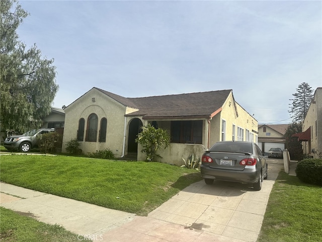 view of front of home featuring a front lawn and stucco siding