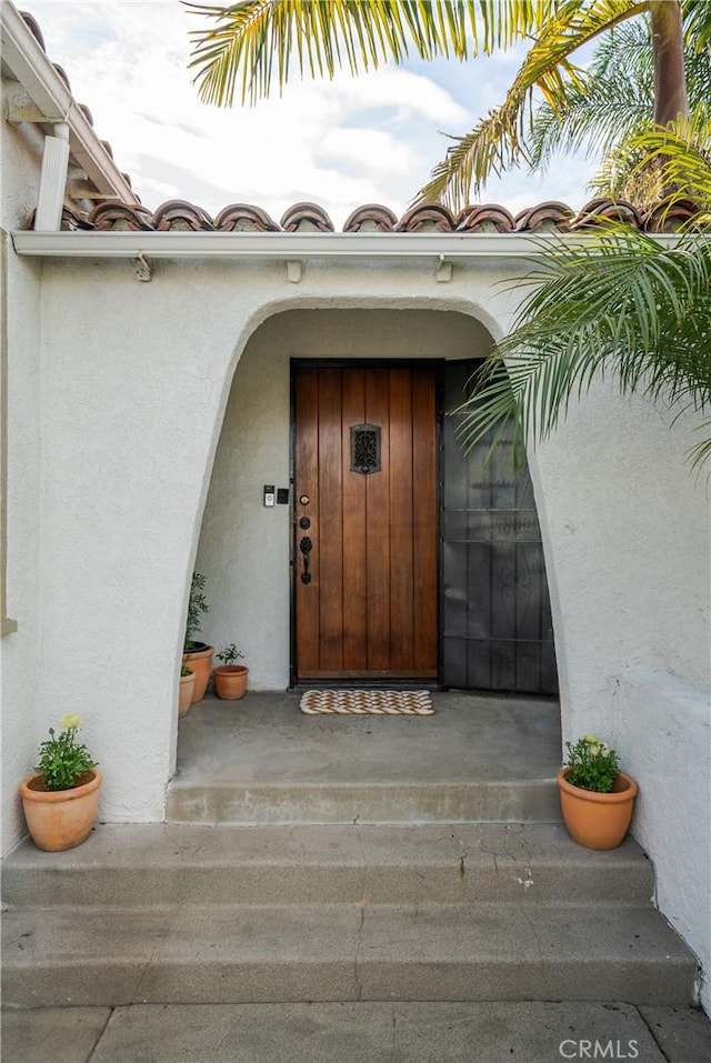 property entrance with stucco siding