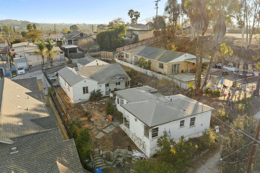 drone / aerial view featuring a residential view