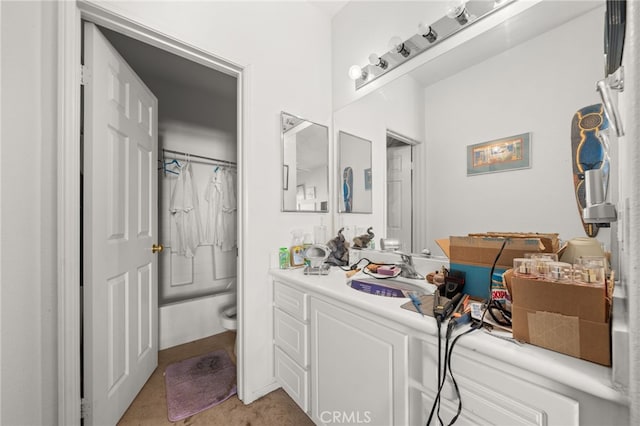 full bath featuring curtained shower, vanity, and toilet