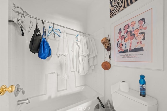 full bathroom featuring toilet and shower / washtub combination