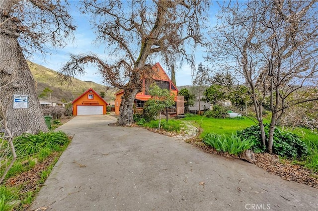 view of front of home with a garage and a mountain view