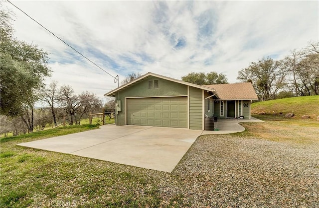 47384 Veater Ranch Rd, Coarsegold, CA 93614 - view of front of property with a garage, driveway, and a front yard