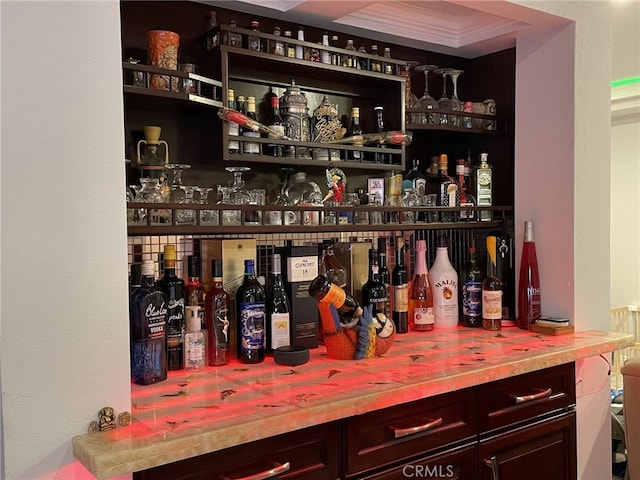 bar featuring a dry bar