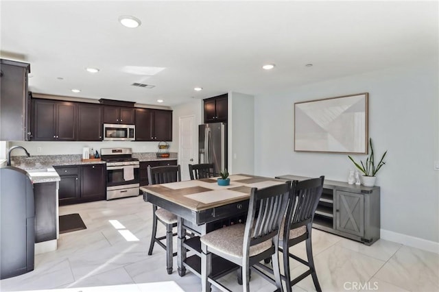 dining area with baseboards, visible vents, and recessed lighting