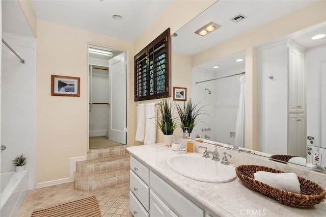 bathroom featuring a bathing tub, vanity, visible vents, and a shower with curtain