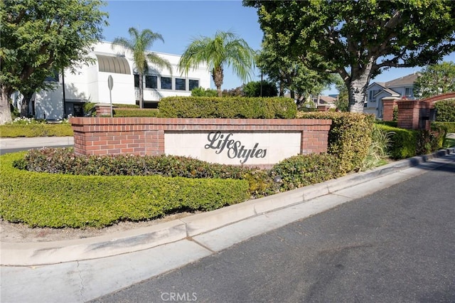 view of community / neighborhood sign