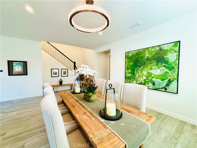 dining room featuring recessed lighting, visible vents, light wood-style flooring, and baseboards