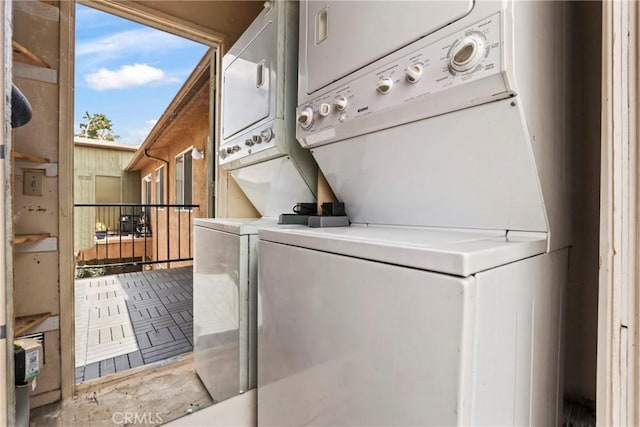 2568 Avenida Del Vis Unit 203, Corona, CA 92882 - laundry room featuring stacked washing machine and dryer