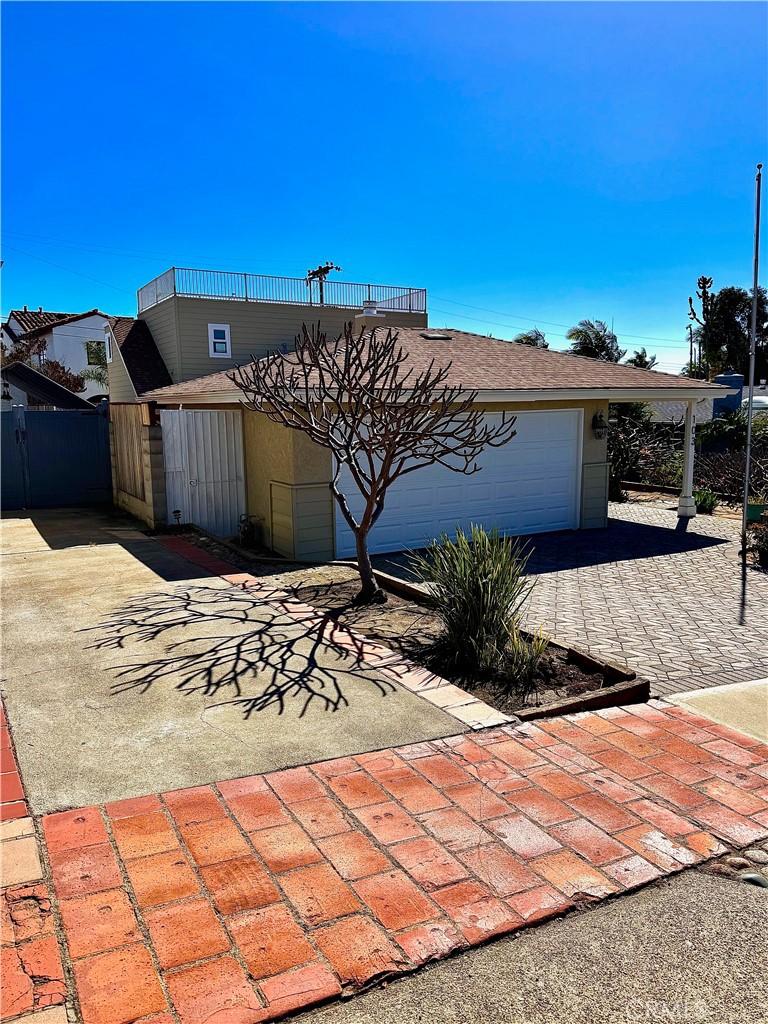 view of front of home with fence