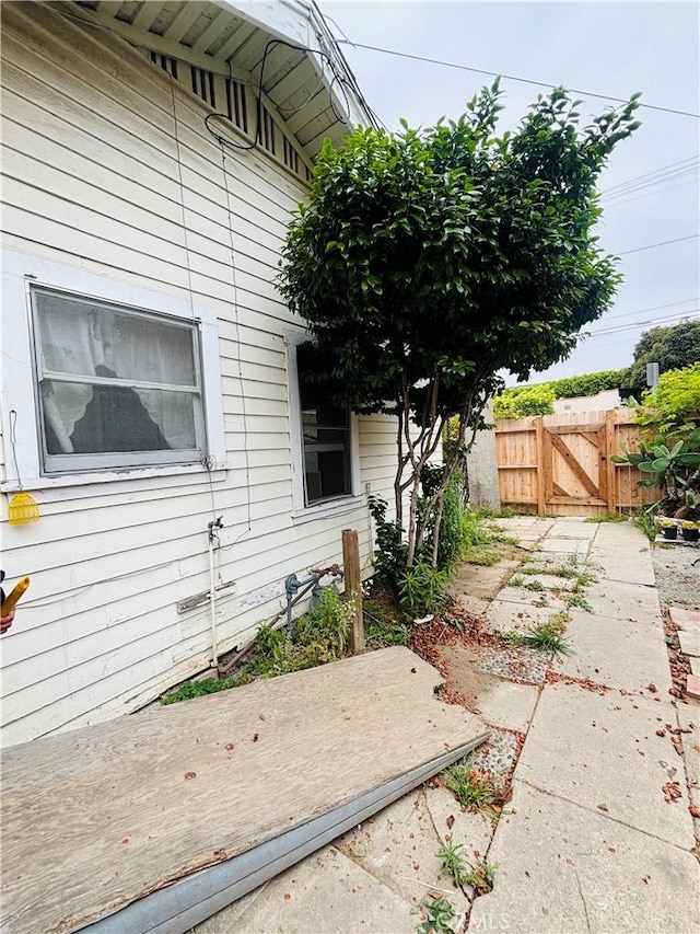 1702 Colby St, Los Angeles, CA 90025 - view of side of property with a gate and a patio