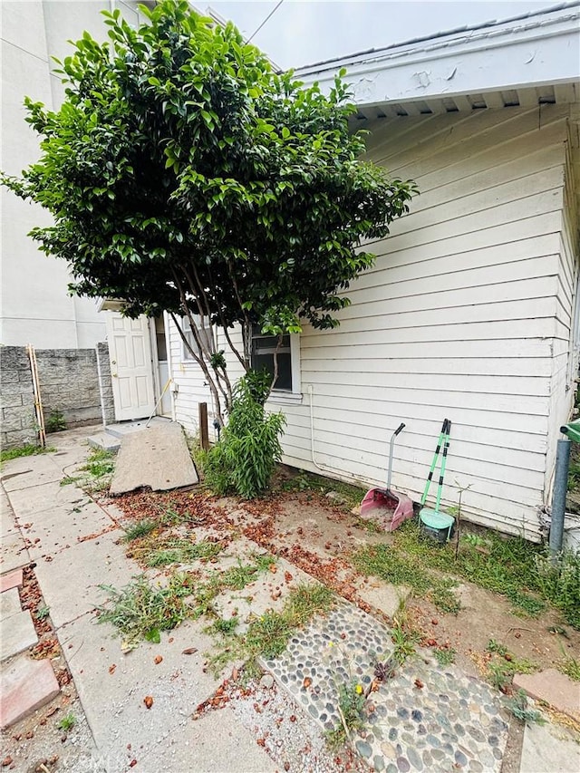 1702 Colby St, Los Angeles, CA 90025 - view of side of property