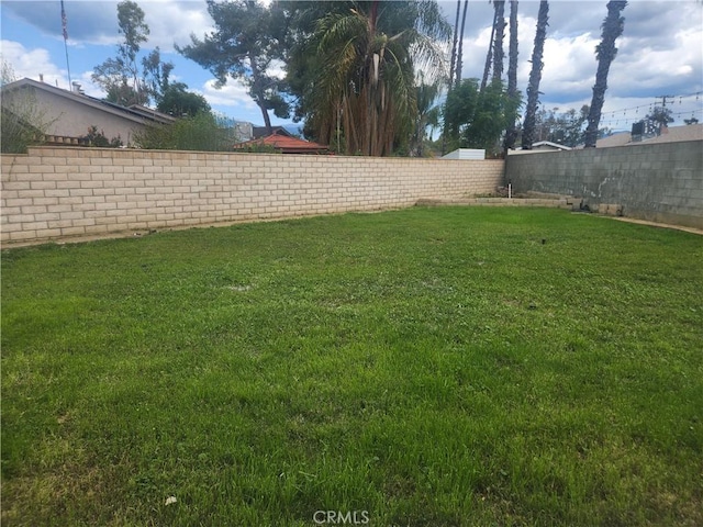 42397 Santiago Dr, Hemet, CA 92544 - view of yard featuring fence