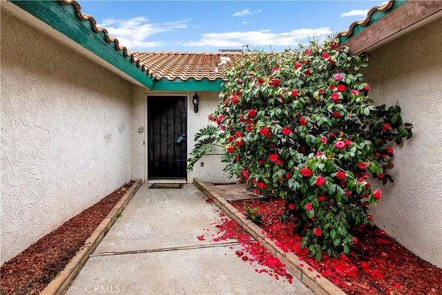 42397 Santiago Dr, Hemet, CA 92544 - doorway to property featuring a tiled roof and stucco siding