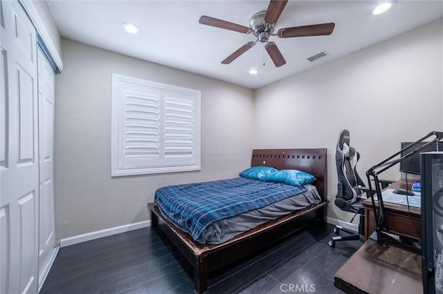 bedroom featuring wood finished floors, visible vents, baseboards, recessed lighting, and ceiling fan