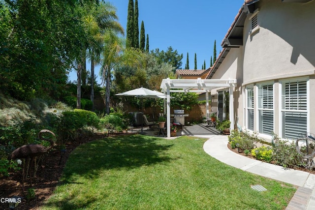 view of yard featuring fence, a pergola, and a patio